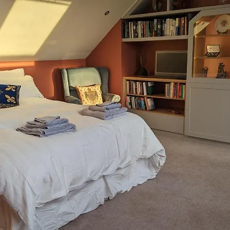 Elegant Relaxed Studio Bed & Breakfast *